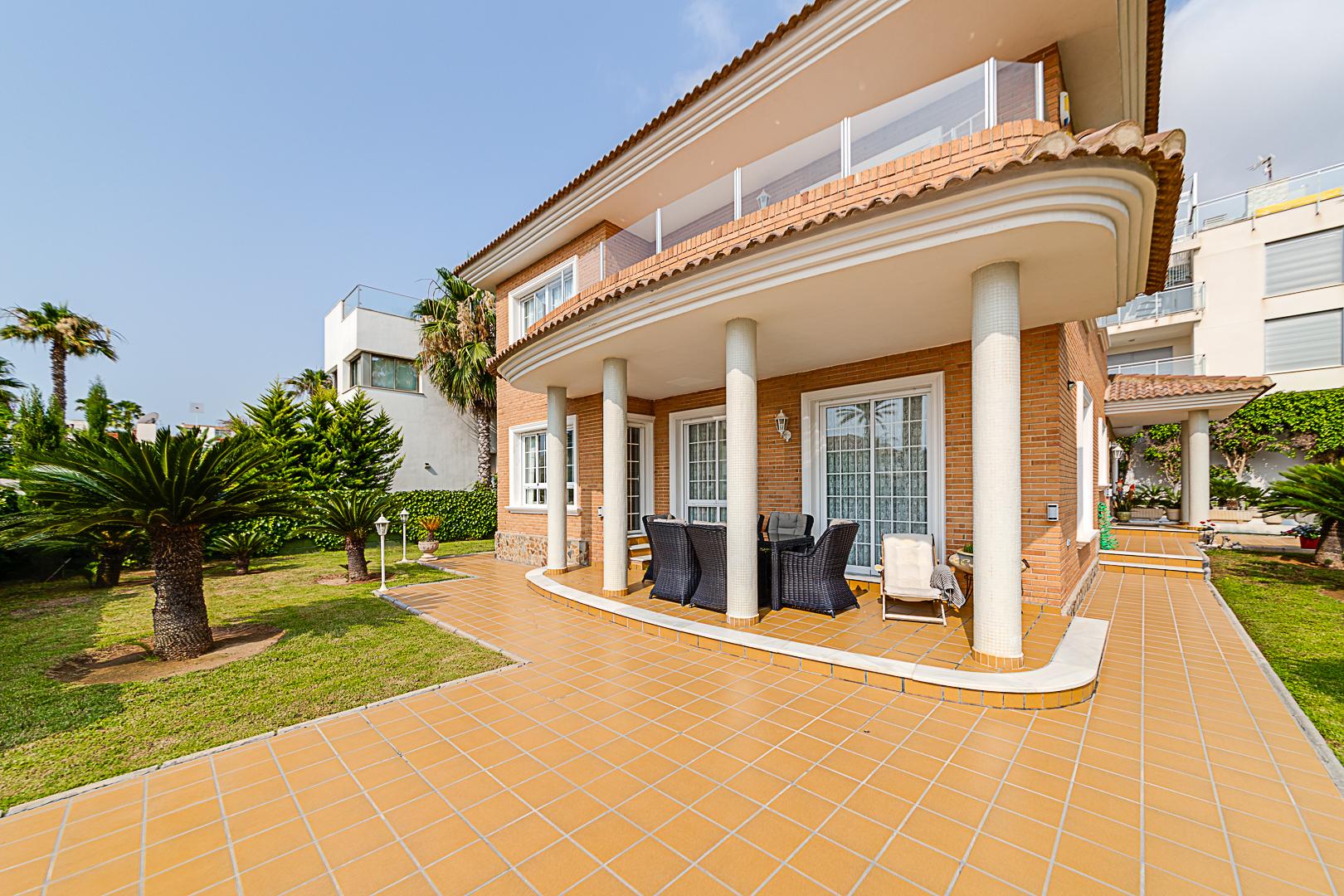 For sale of chalet in Torrevieja