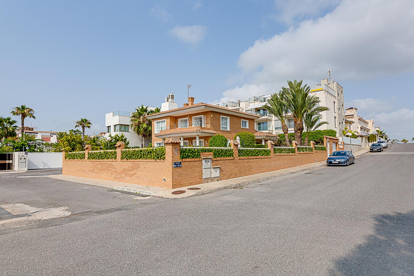 For sale of chalet in Torrevieja