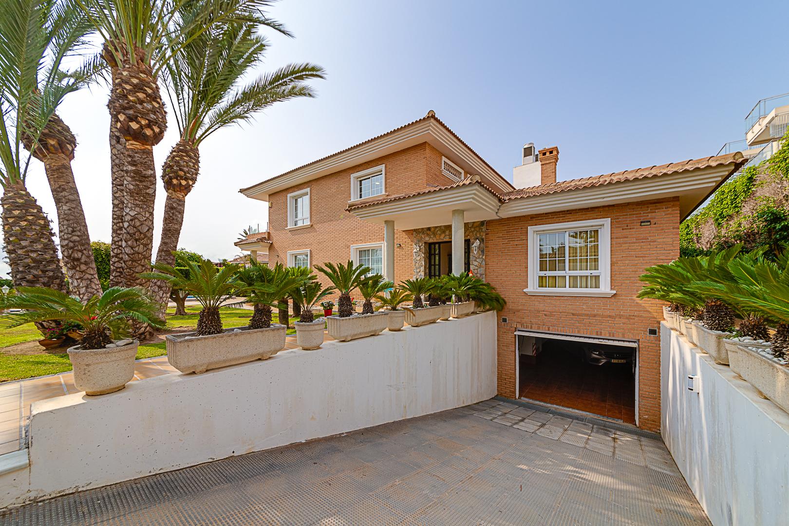 For sale of chalet in Torrevieja