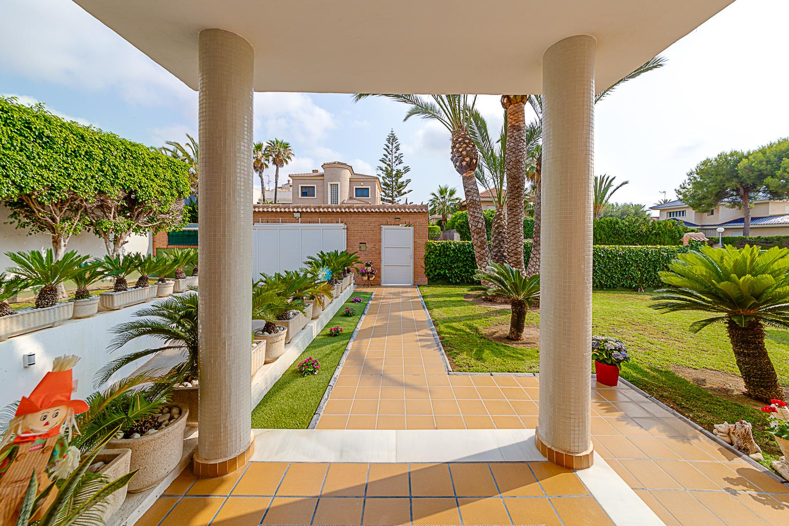 For sale of chalet in Torrevieja