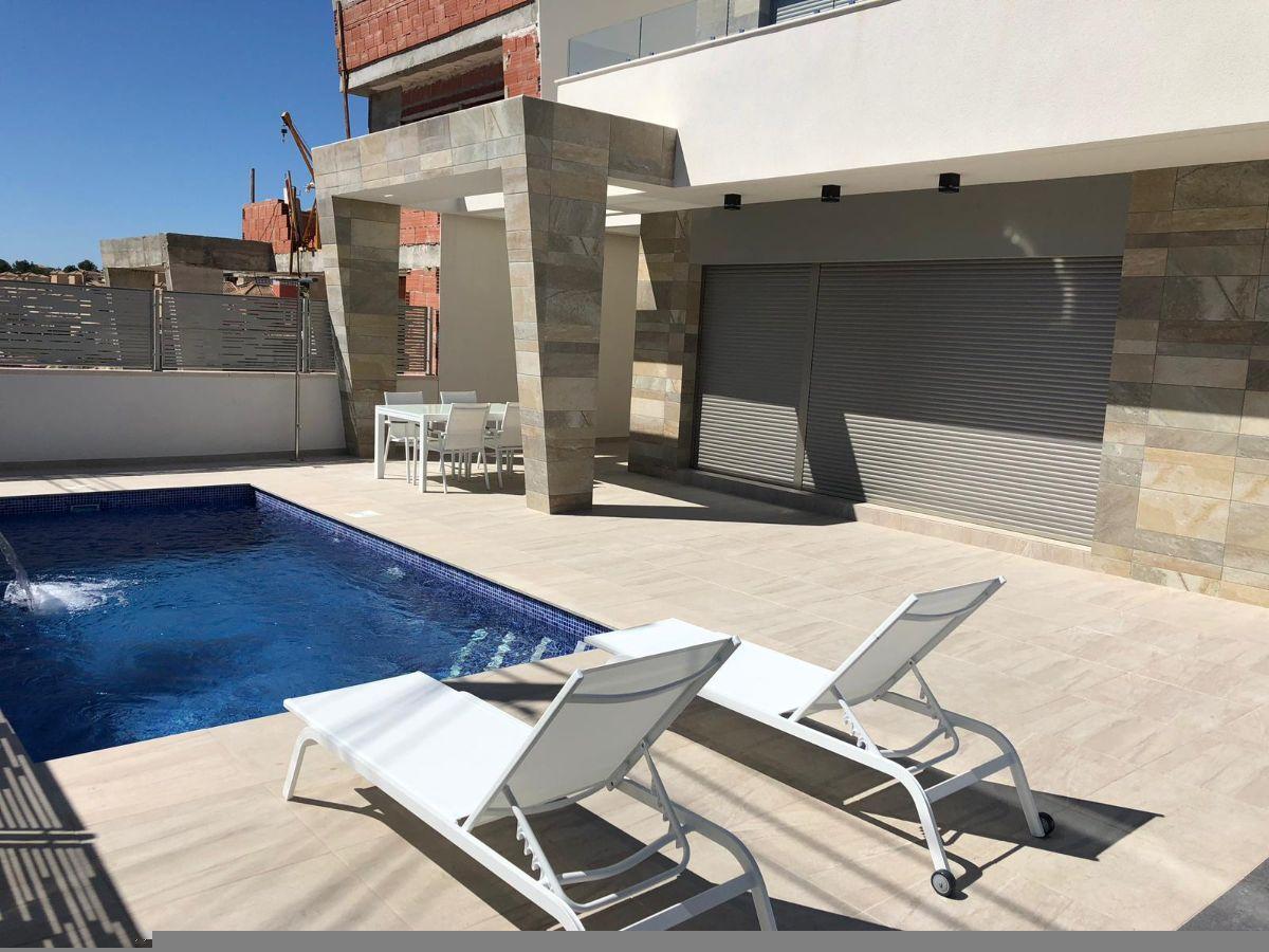 Venta de villa en San Miguel de Salinas