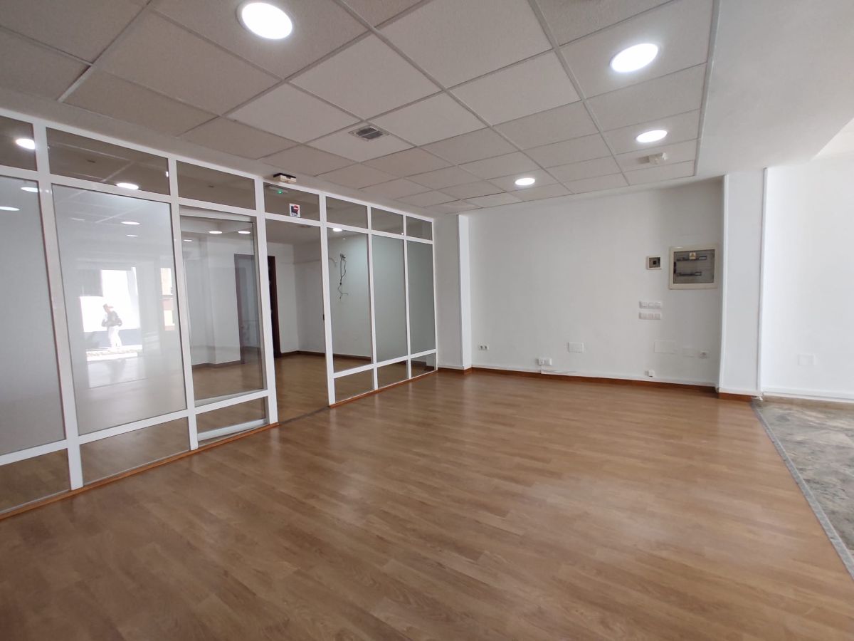 For rent of commercial in San Fernando