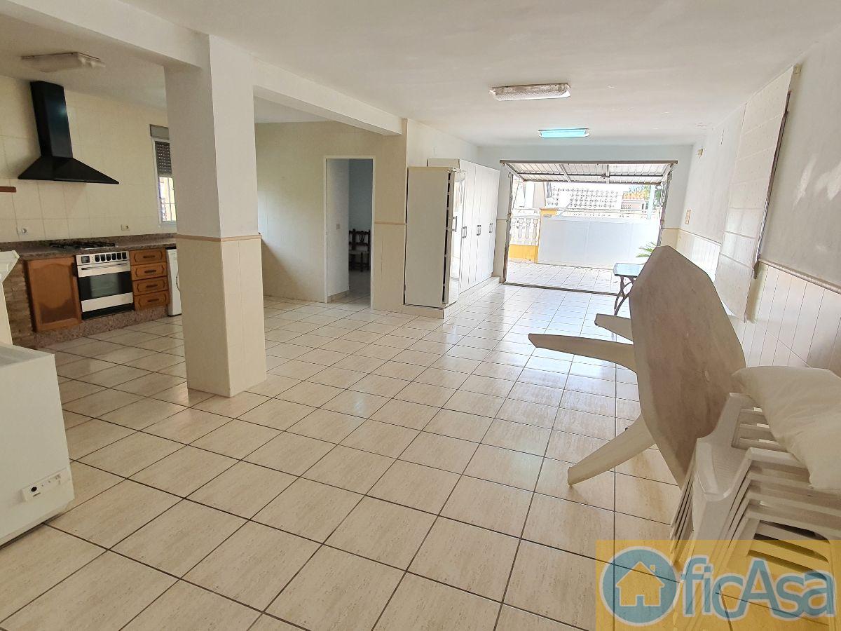 For sale of house in Almazora