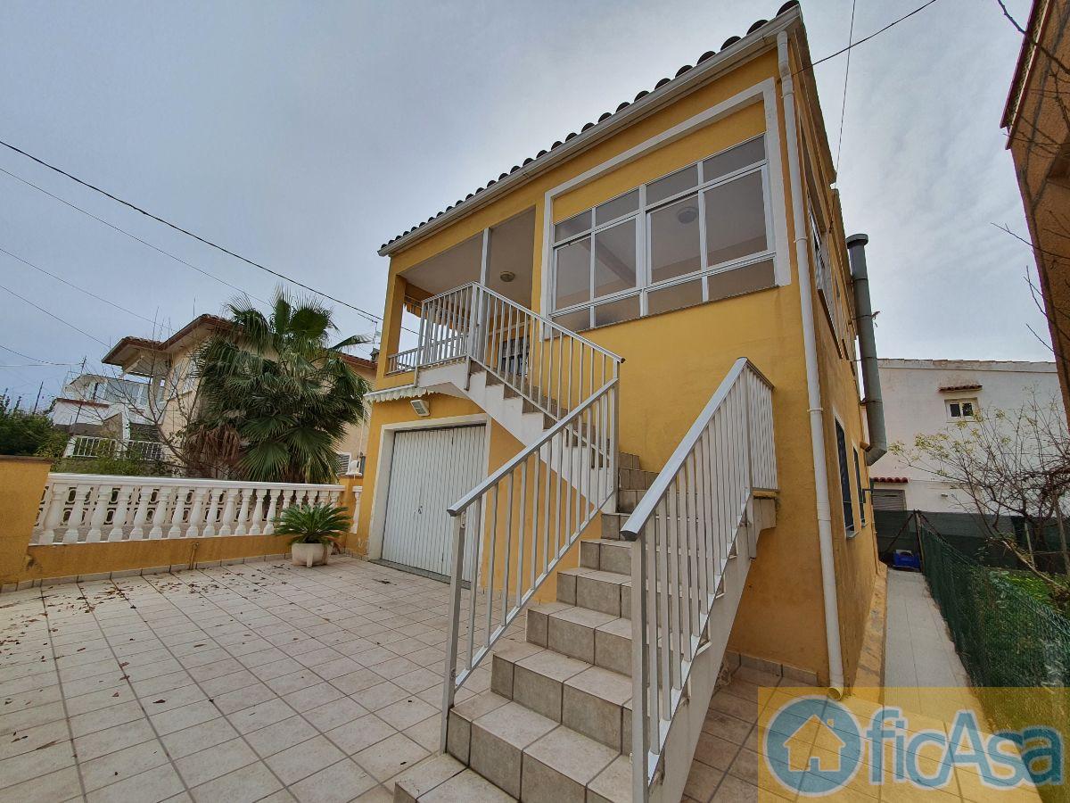 For sale of house in Almazora