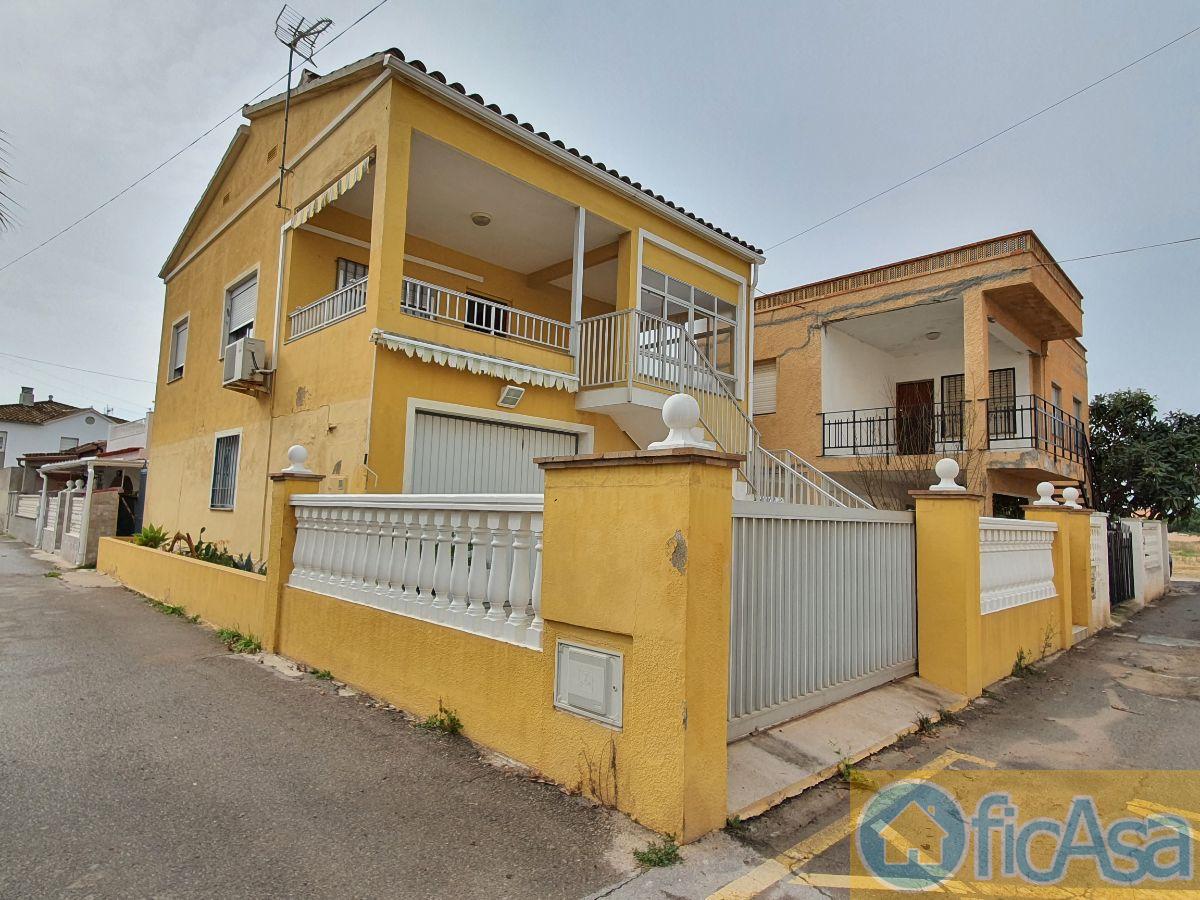 For sale of house in Almazora