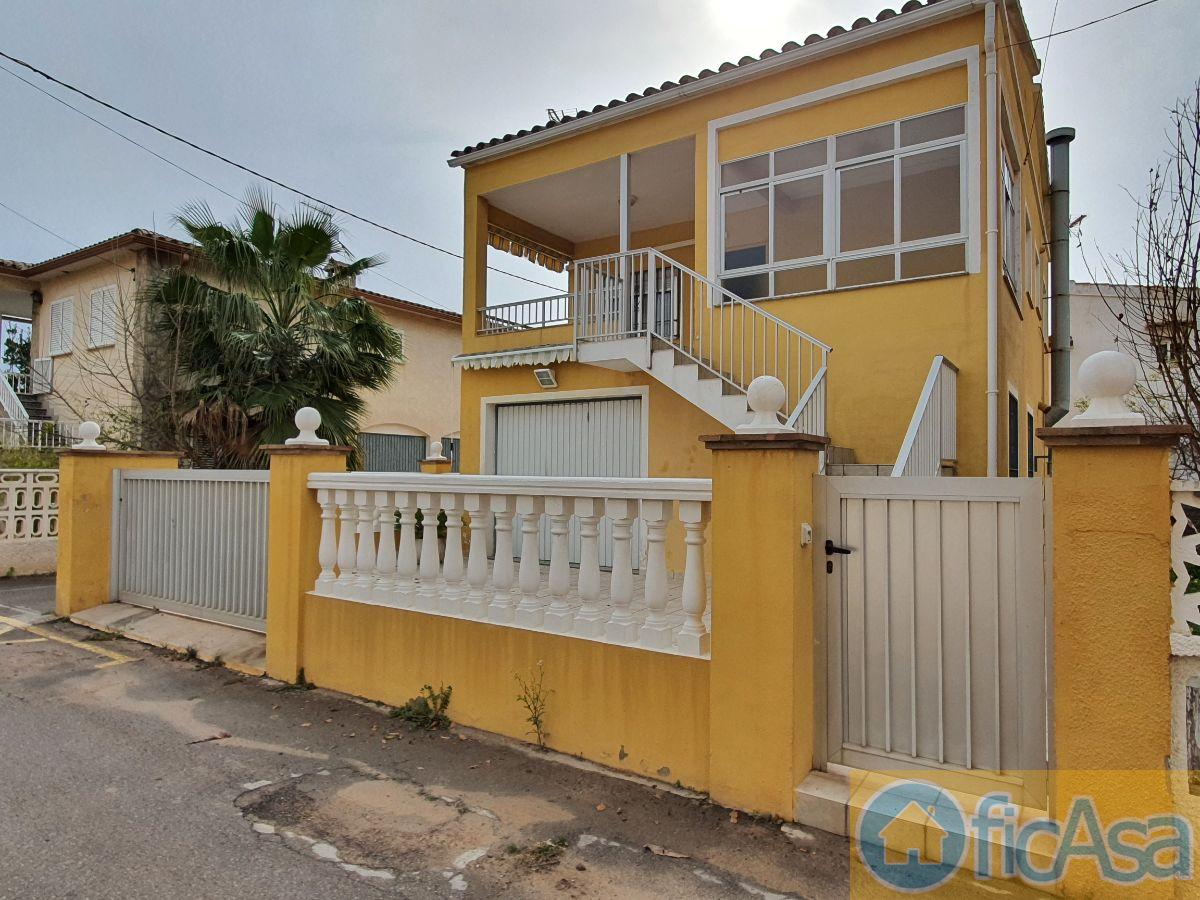 For sale of house in Almazora