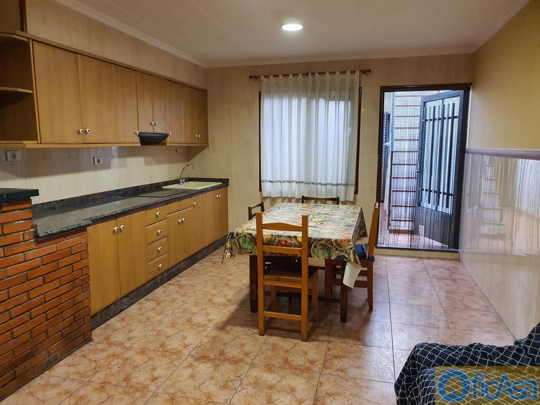 For sale of house in Almazora