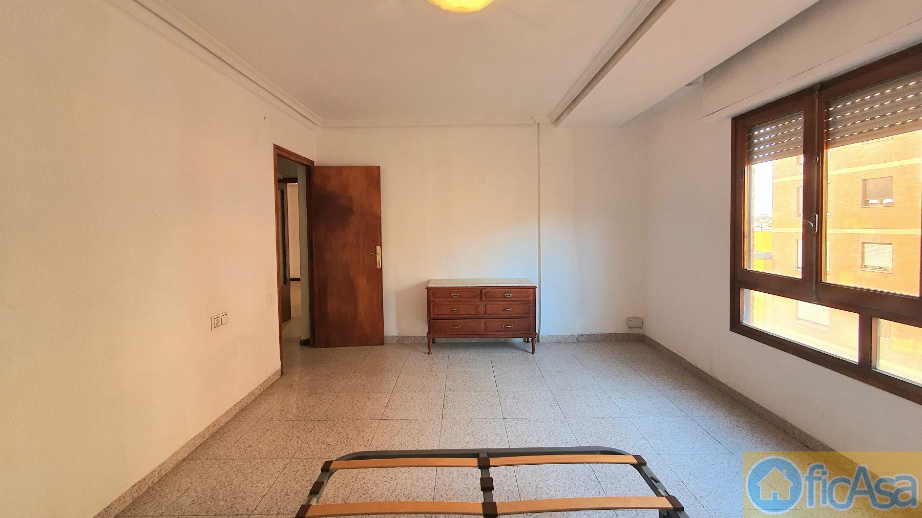 For sale of flat in Castellón