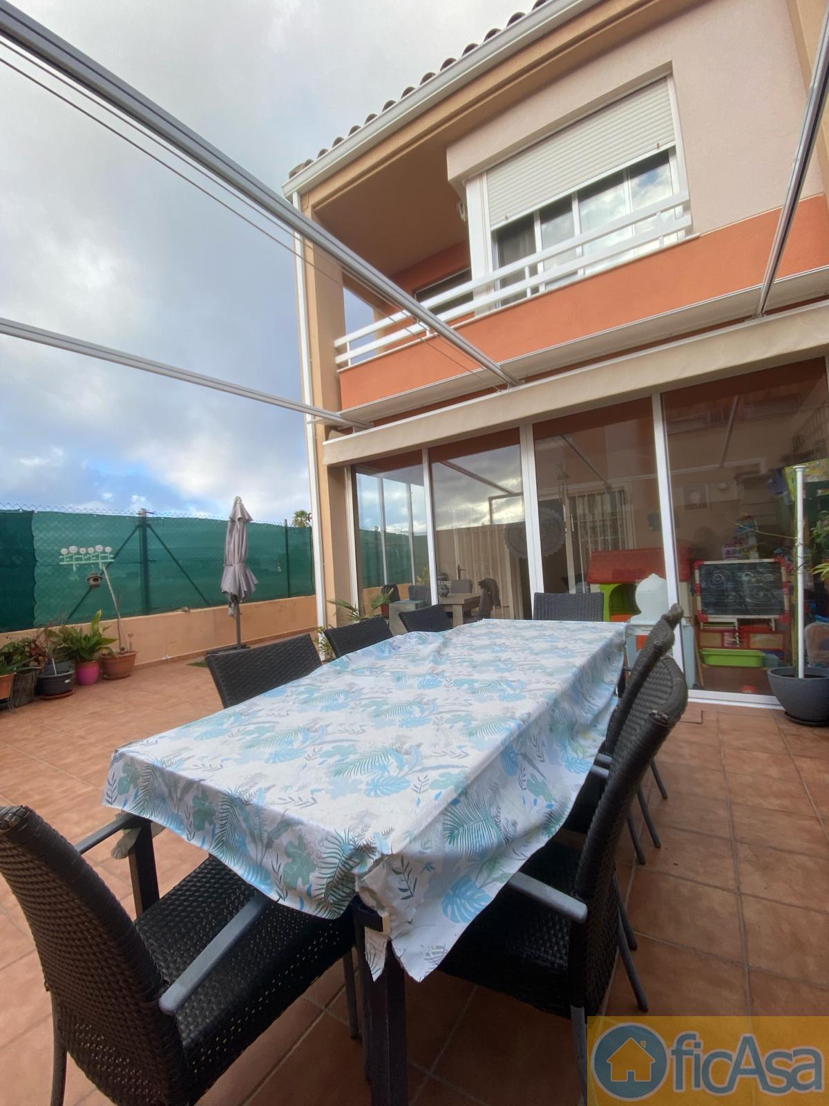 For sale of house in Almazora