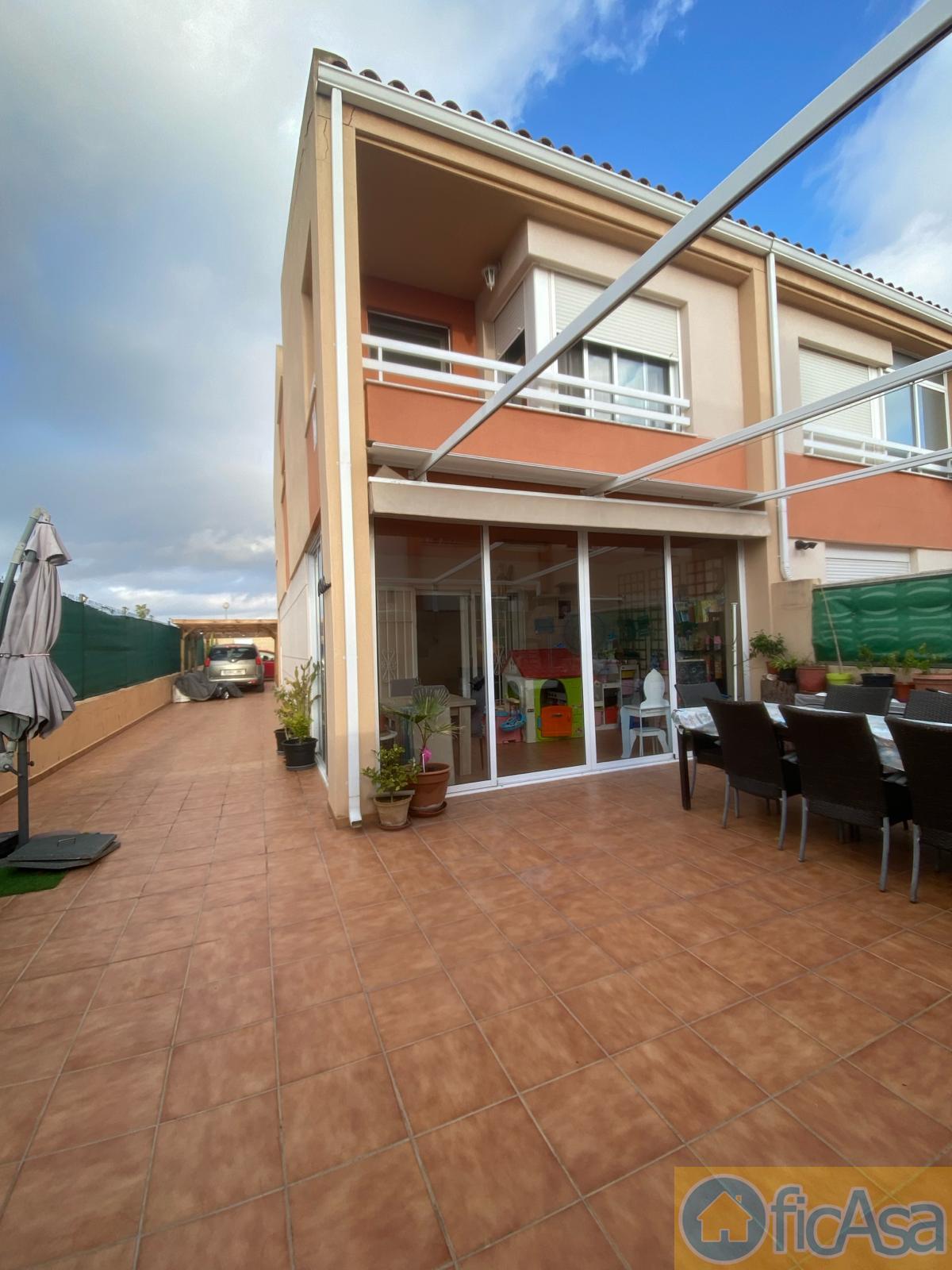 For sale of house in Almazora