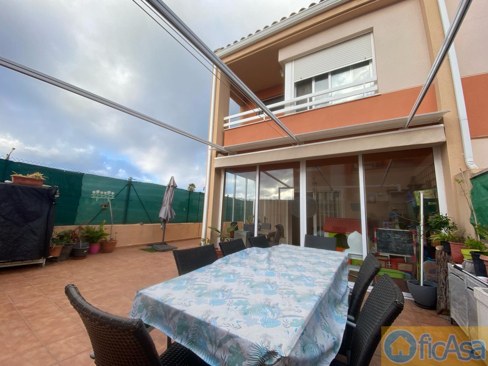 For sale of house in Almazora