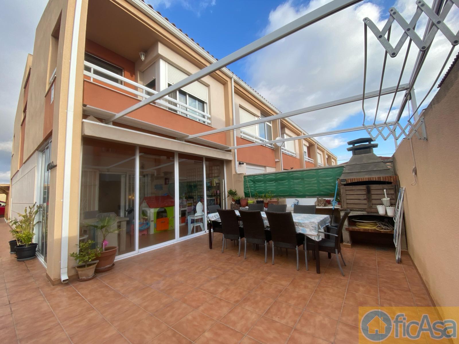 For sale of house in Almazora