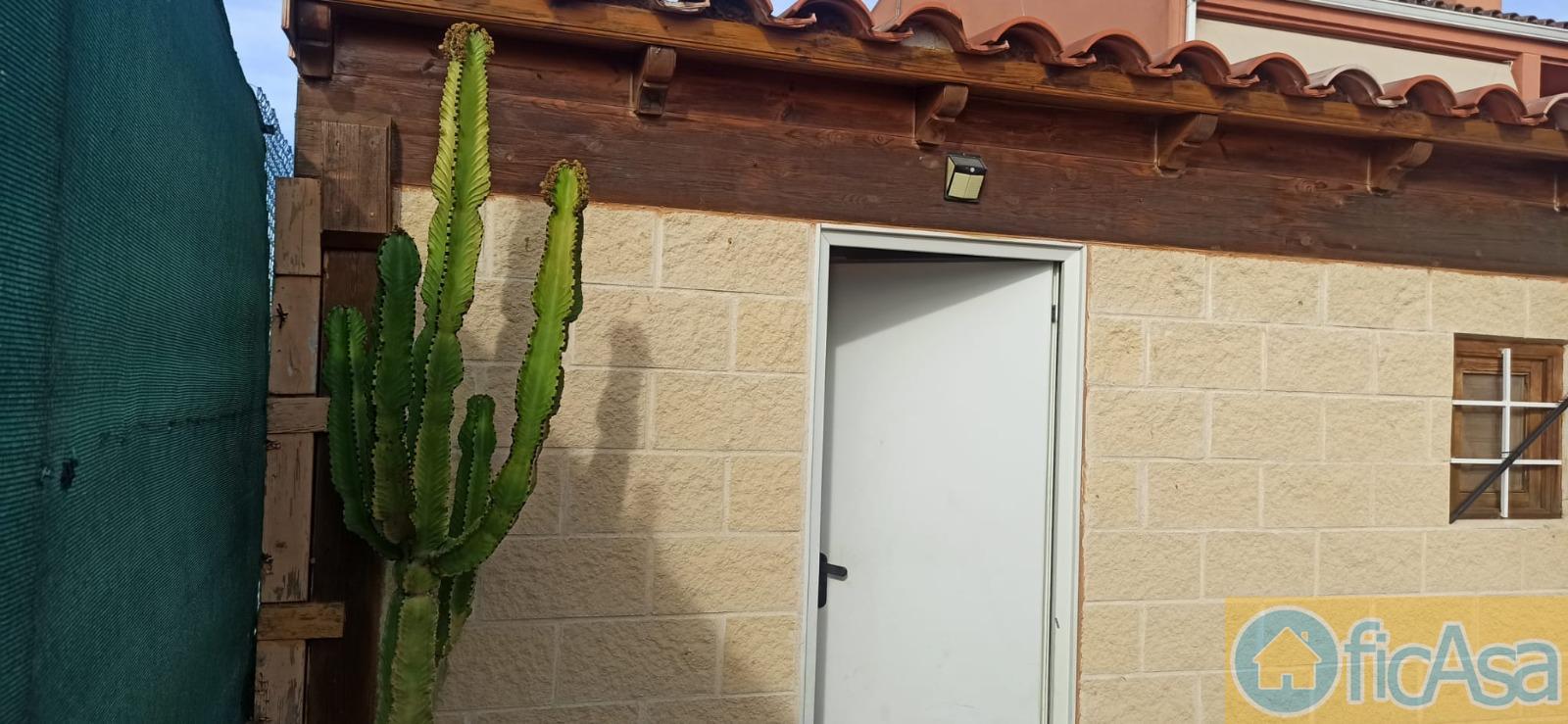For sale of house in Almazora