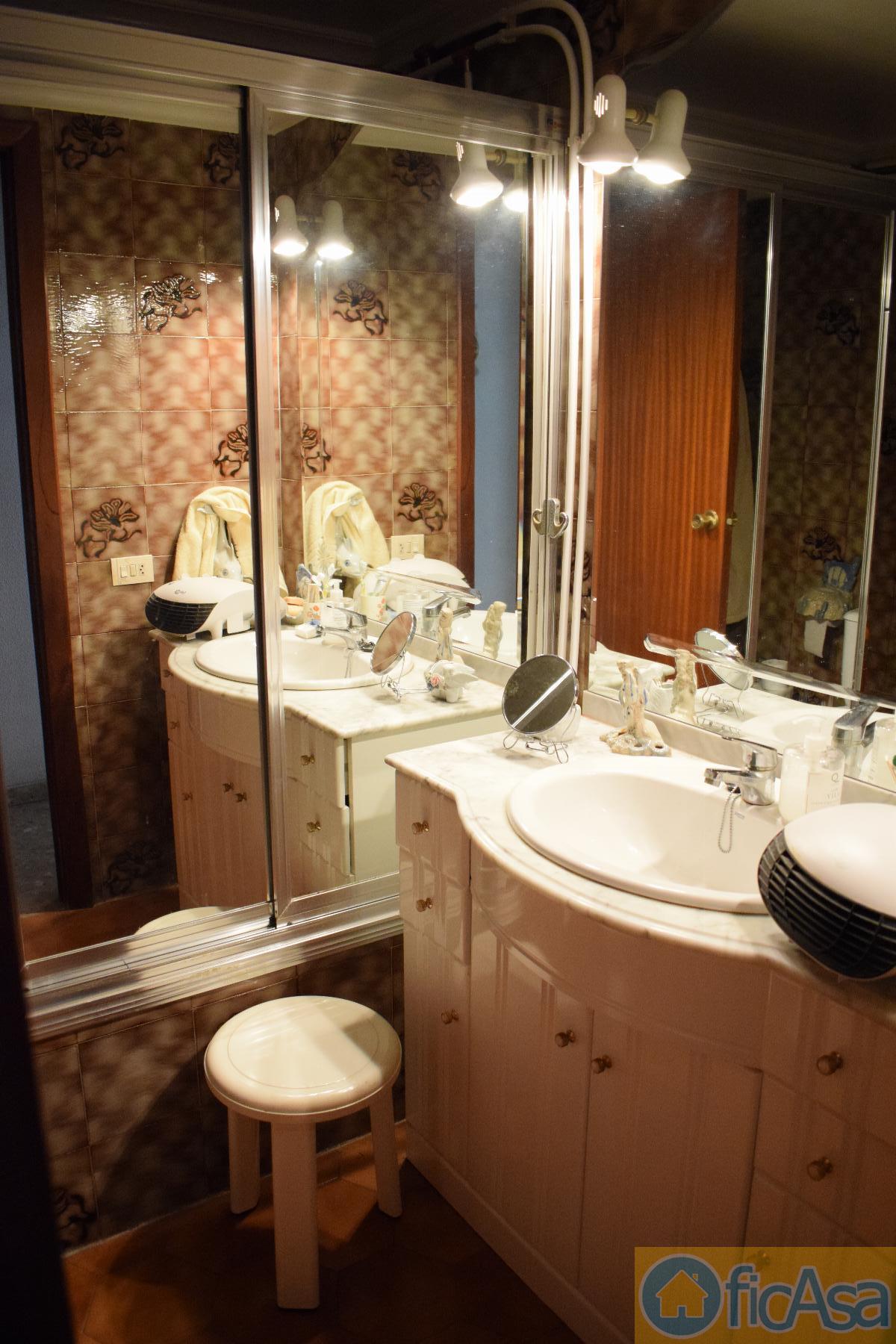 For sale of flat in Castellón
