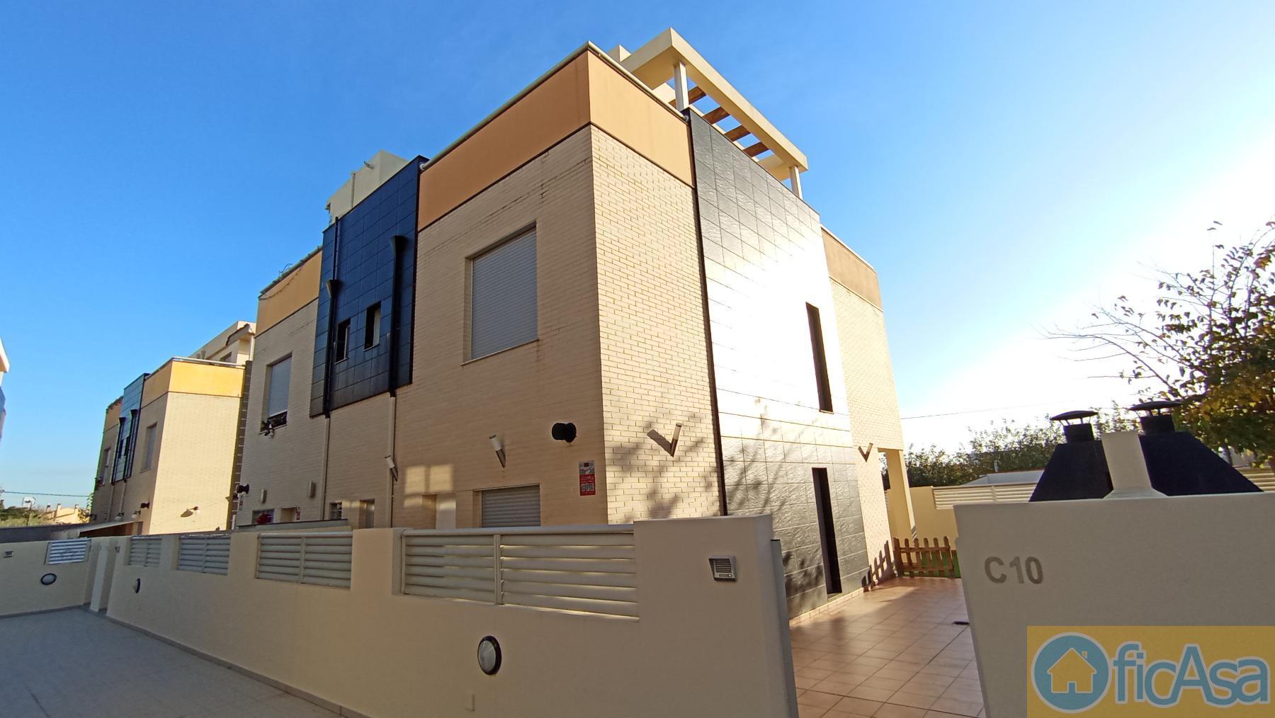 For sale of chalet in Almazora