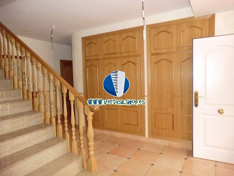 For sale of chalet in Yecla