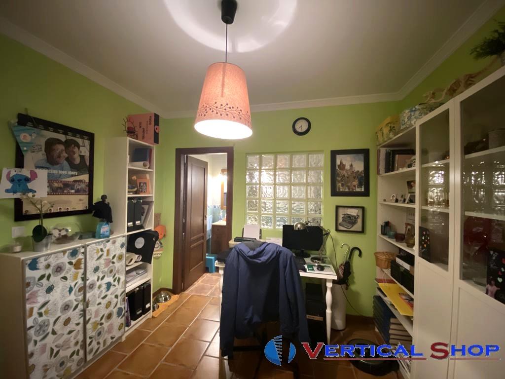 For sale of villa in Villena