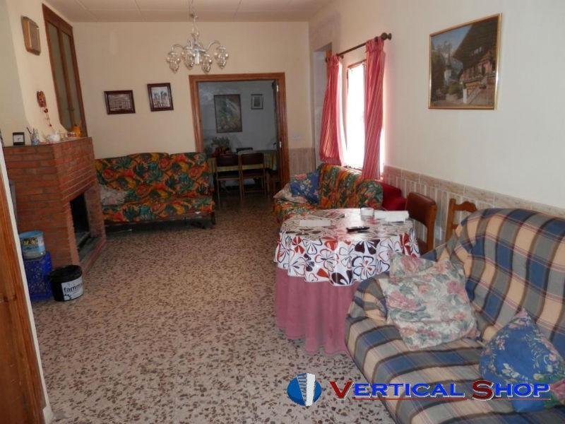 For sale of chalet in Caudete