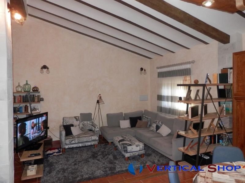 For sale of chalet in Caudete