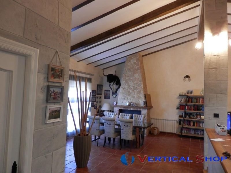 For sale of chalet in Caudete