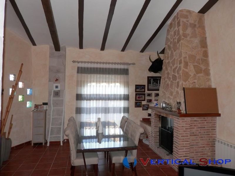 For sale of chalet in Caudete