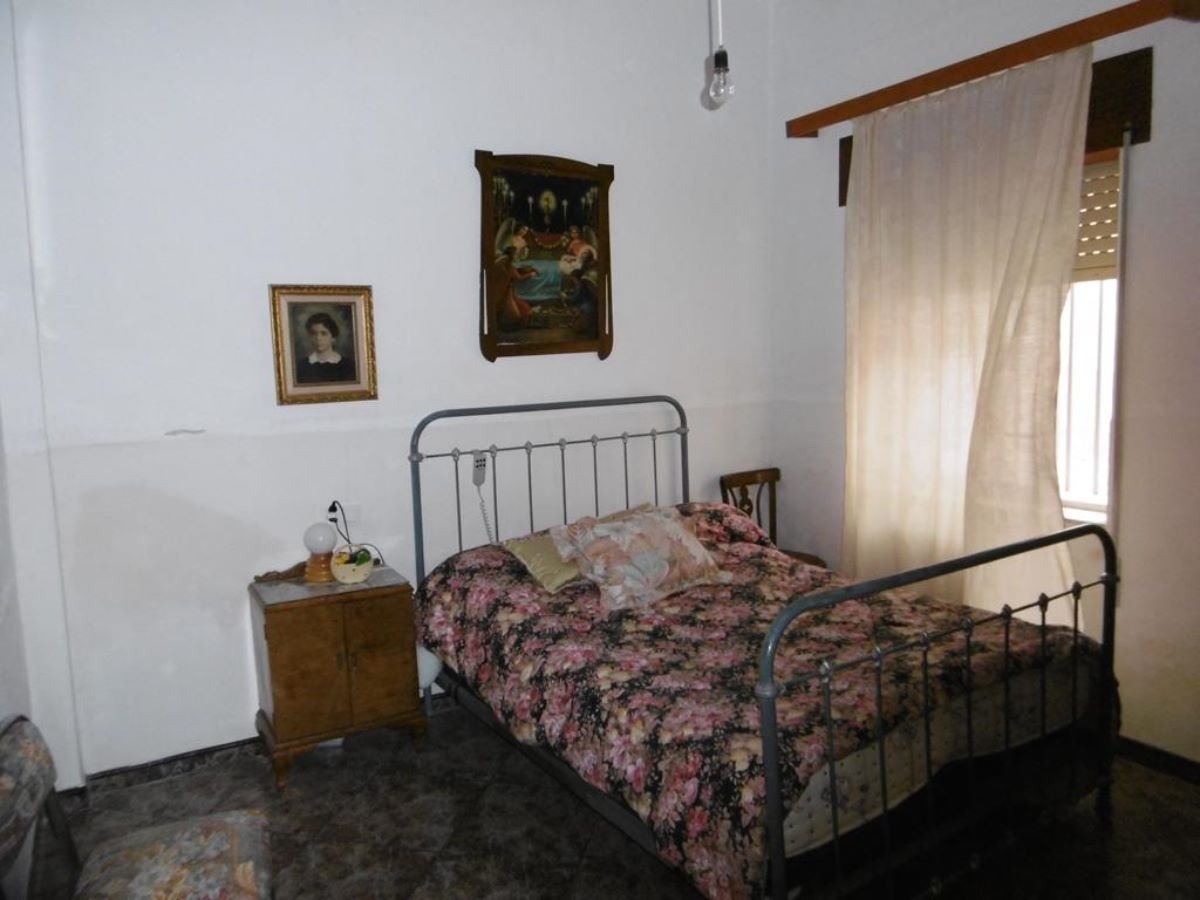 For sale of house in Caudete