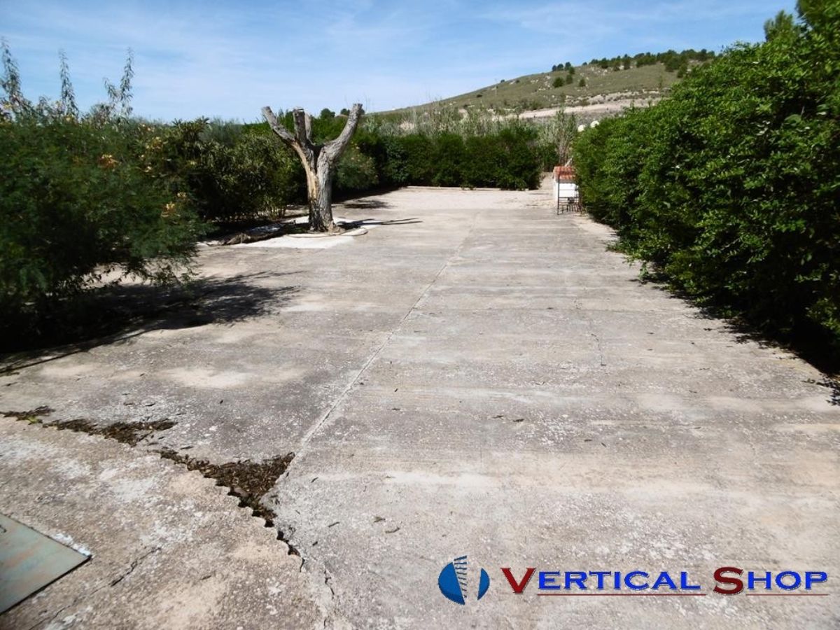 For sale of chalet in Caudete