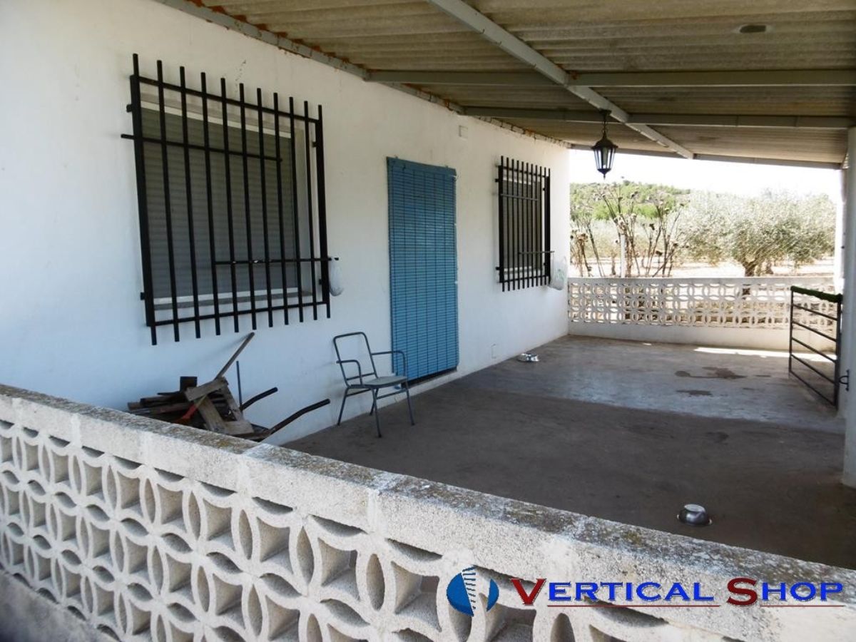 For sale of chalet in Caudete