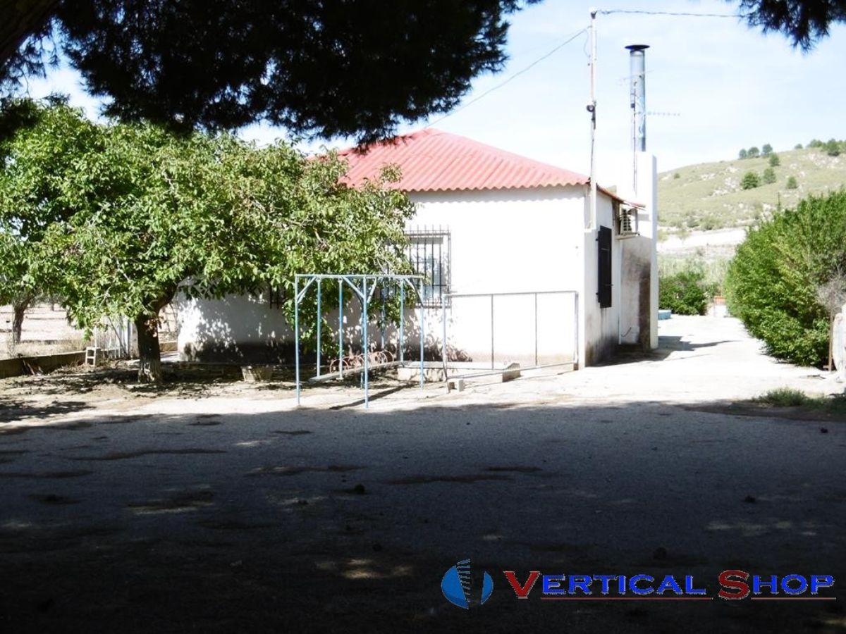 For sale of chalet in Caudete