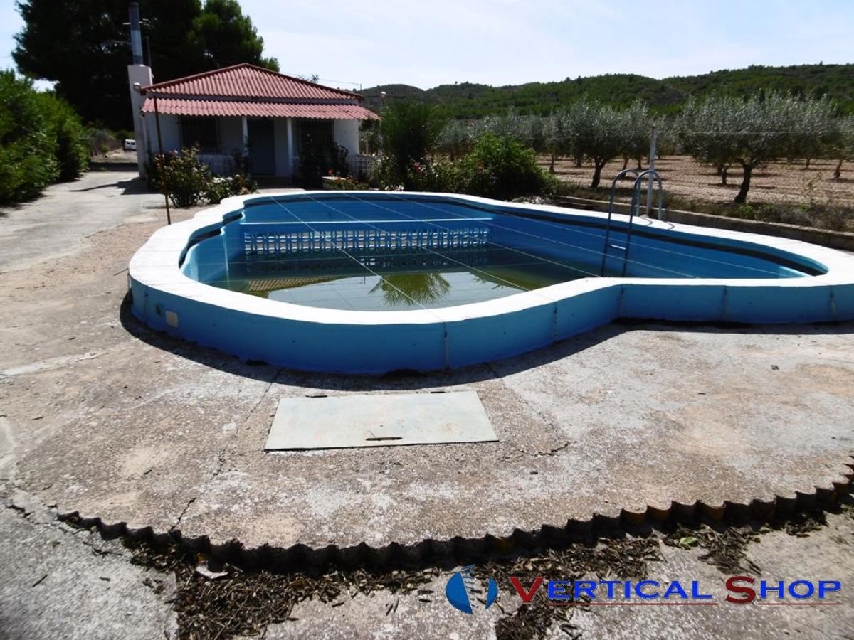 For sale of chalet in Caudete