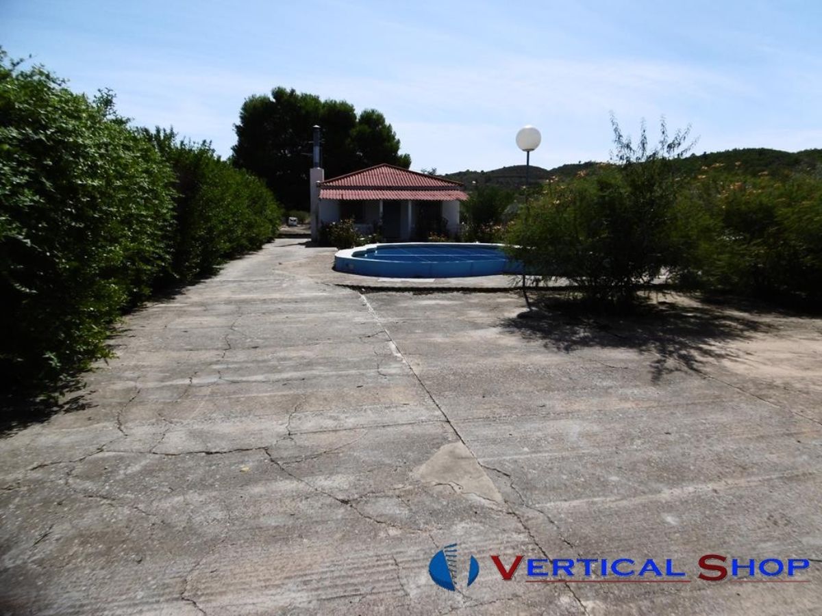 For sale of chalet in Caudete
