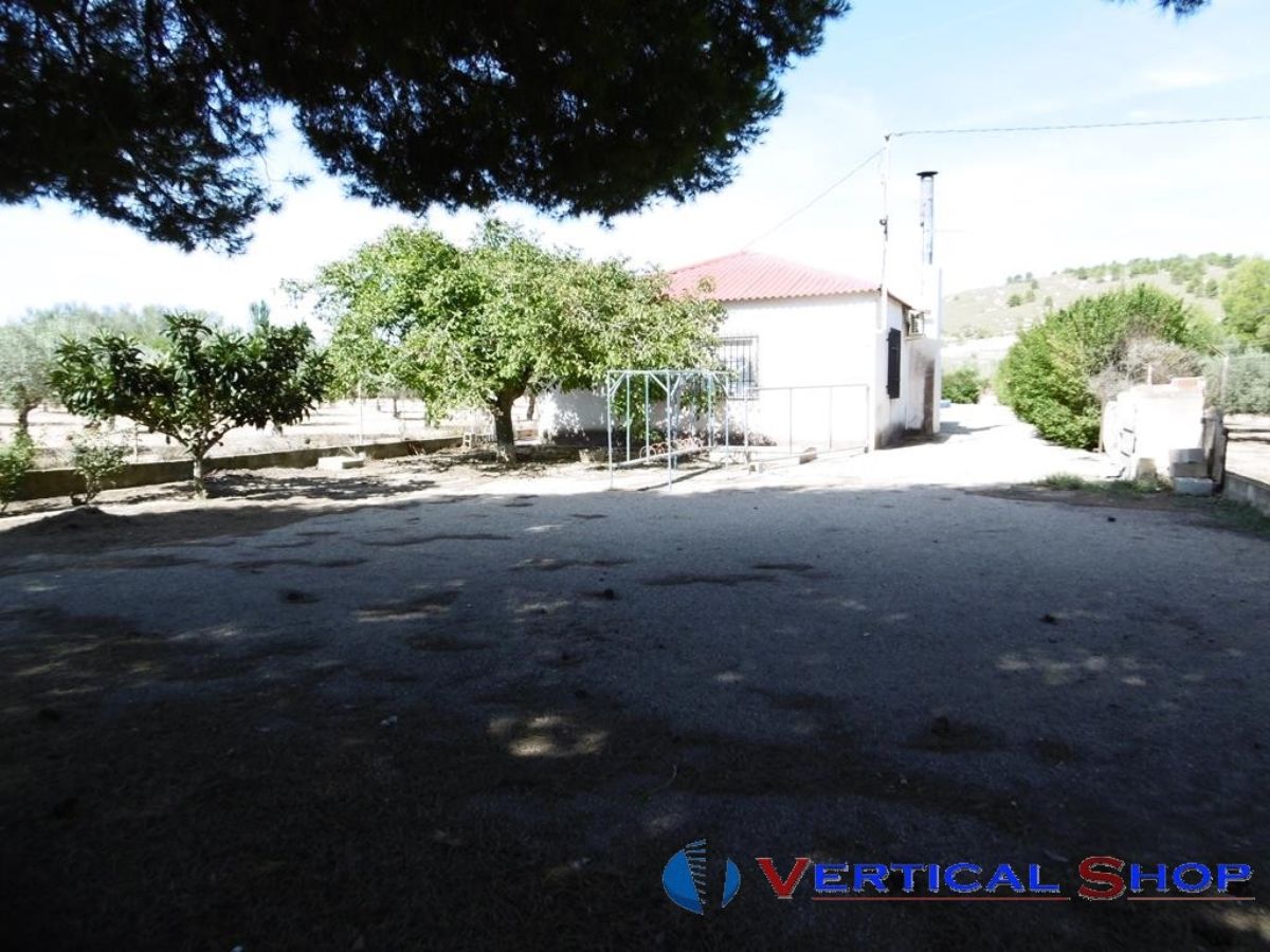 For sale of chalet in Caudete