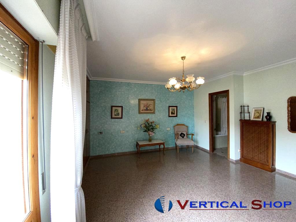 For sale of chalet in Caudete