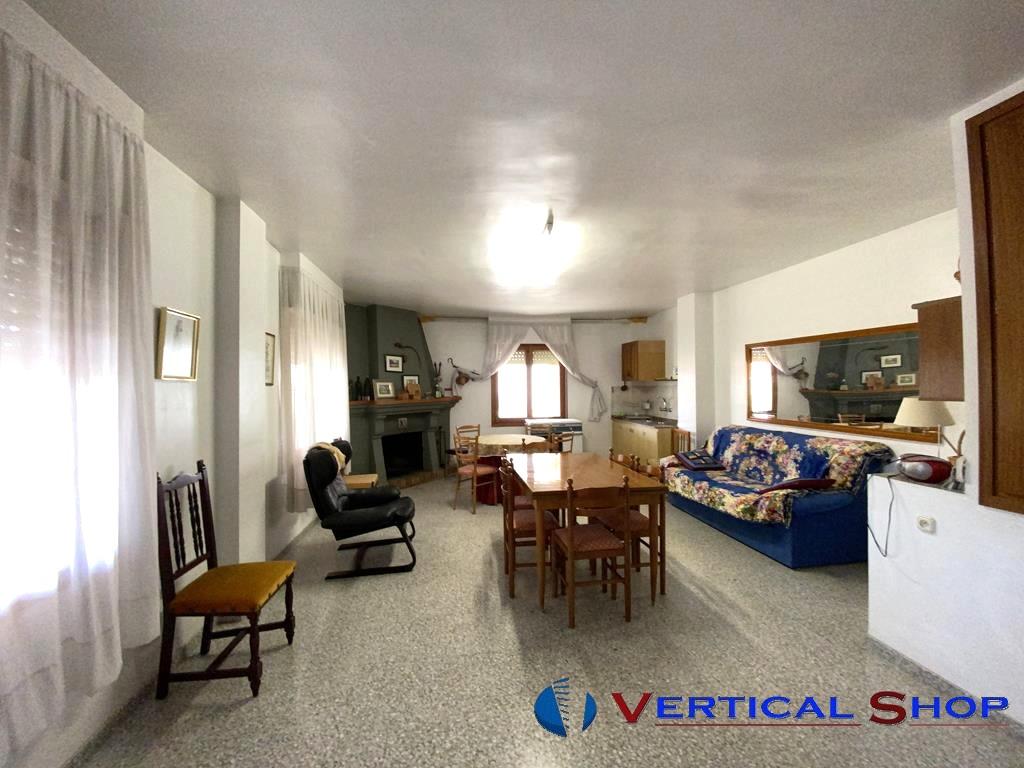 For sale of chalet in Caudete