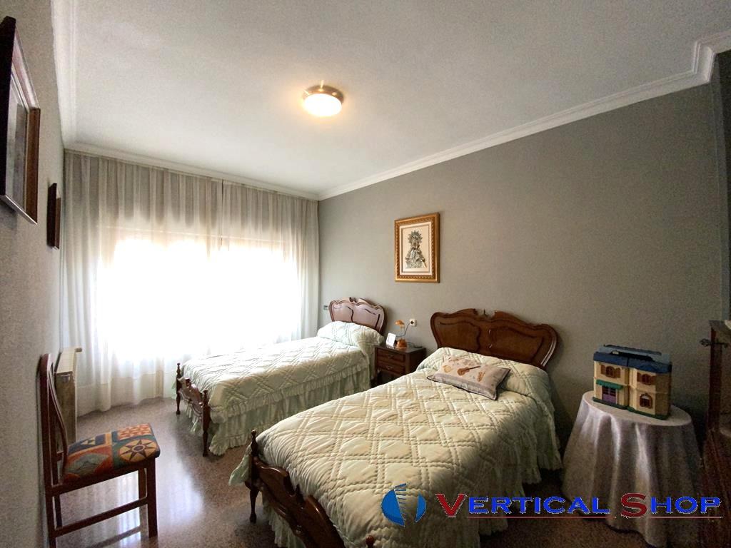 For sale of chalet in Caudete