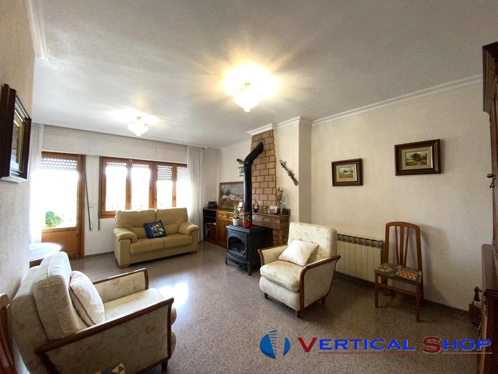 For sale of chalet in Caudete