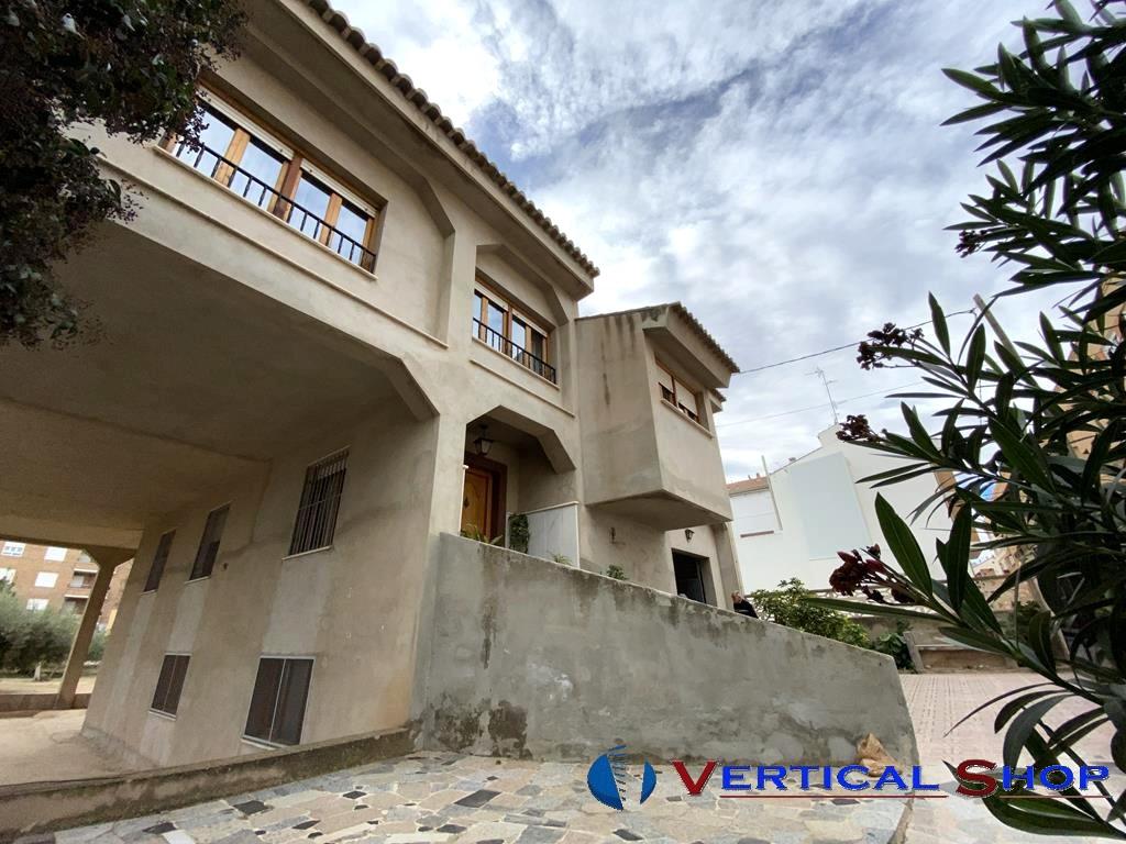 For sale of chalet in Caudete