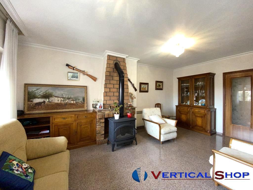 For sale of chalet in Caudete