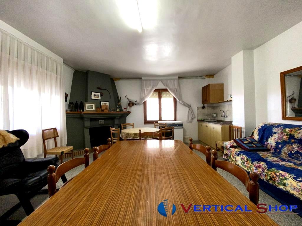 For sale of chalet in Caudete