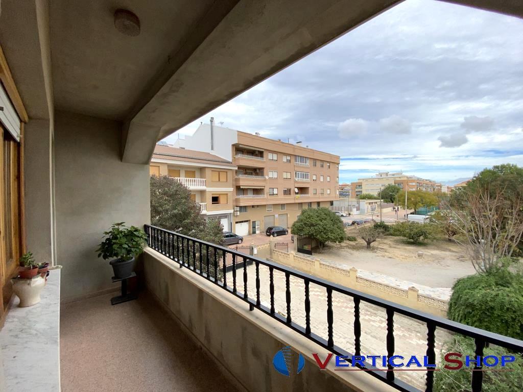 For sale of chalet in Caudete