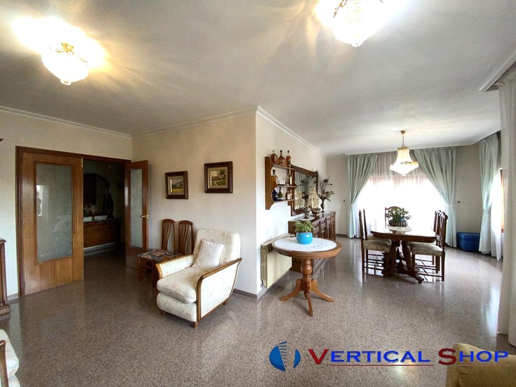 For sale of chalet in Caudete