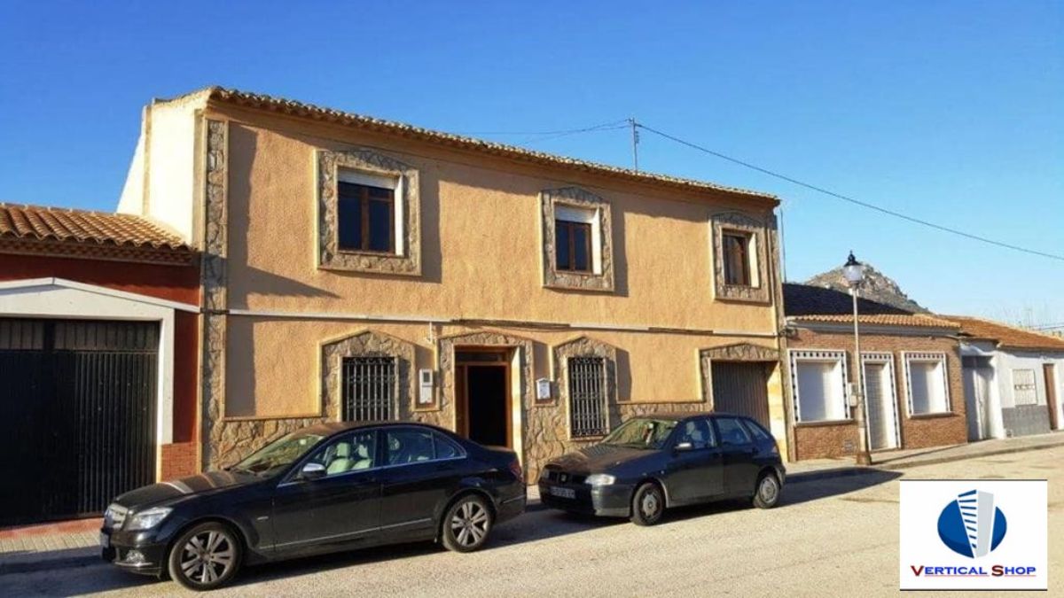 For sale of chalet in Villena