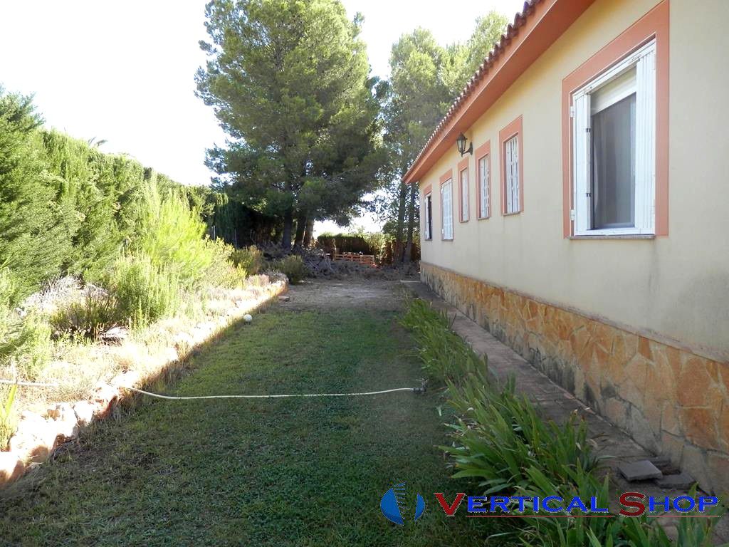 For sale of chalet in Caudete