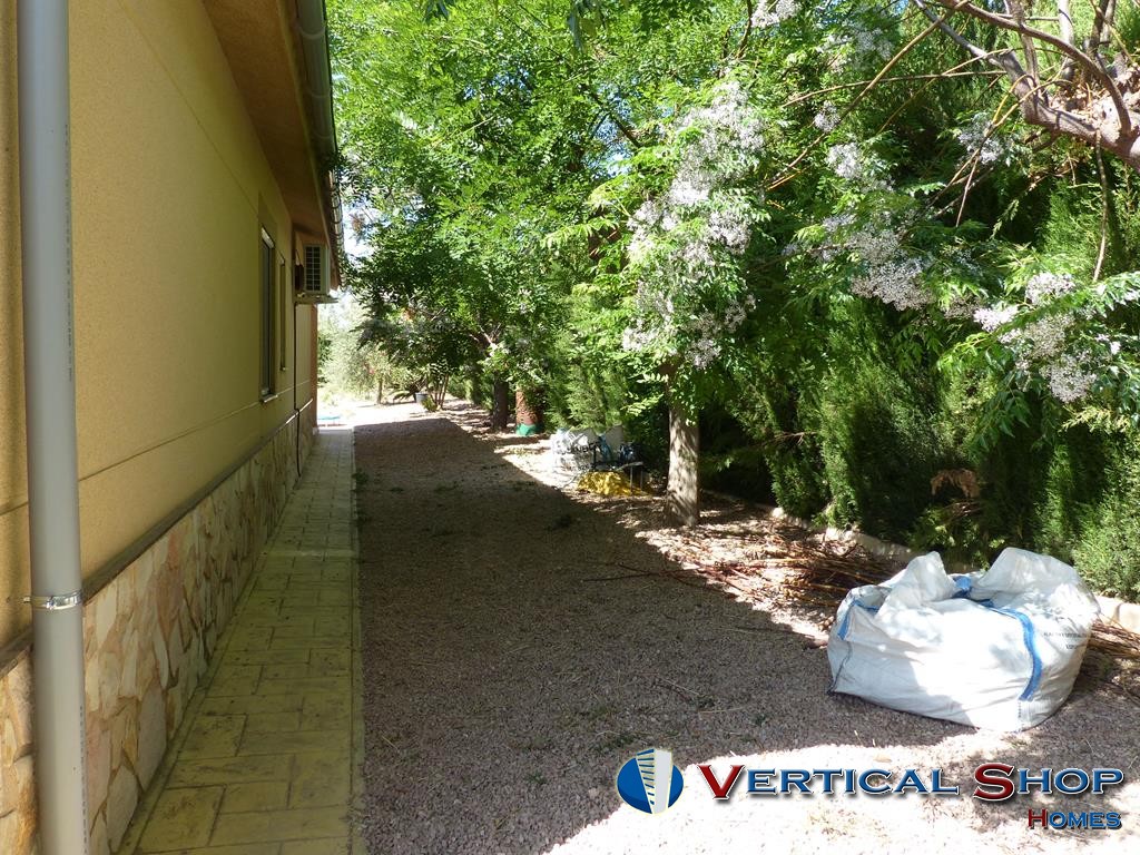 For sale of chalet in Caudete