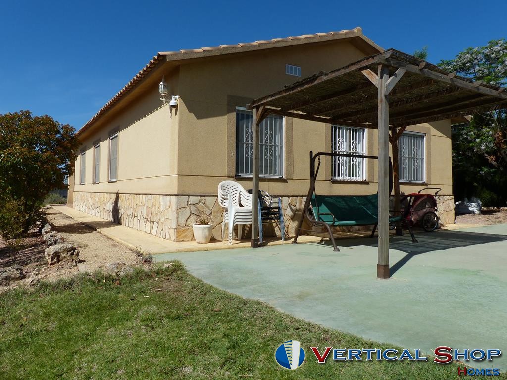 For sale of chalet in Caudete