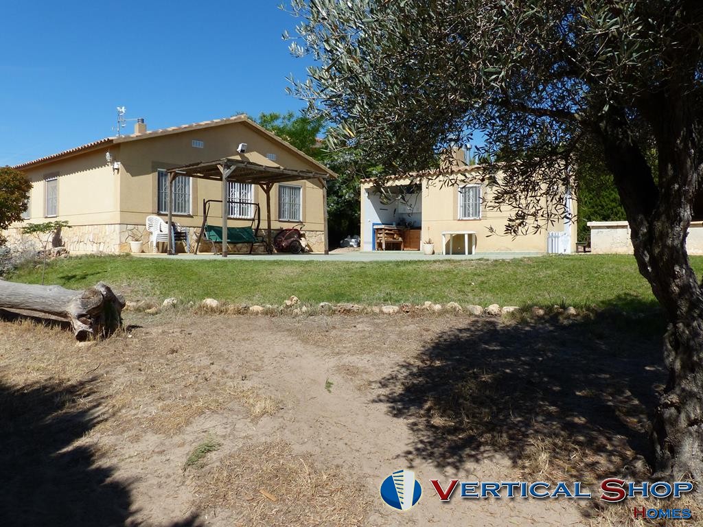 For sale of chalet in Caudete