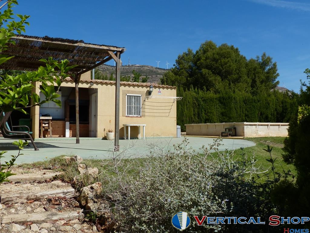 For sale of chalet in Caudete