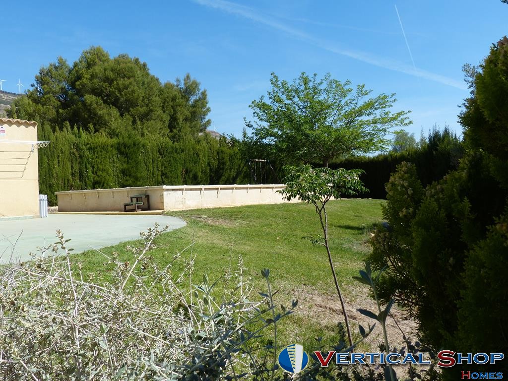 For sale of chalet in Caudete