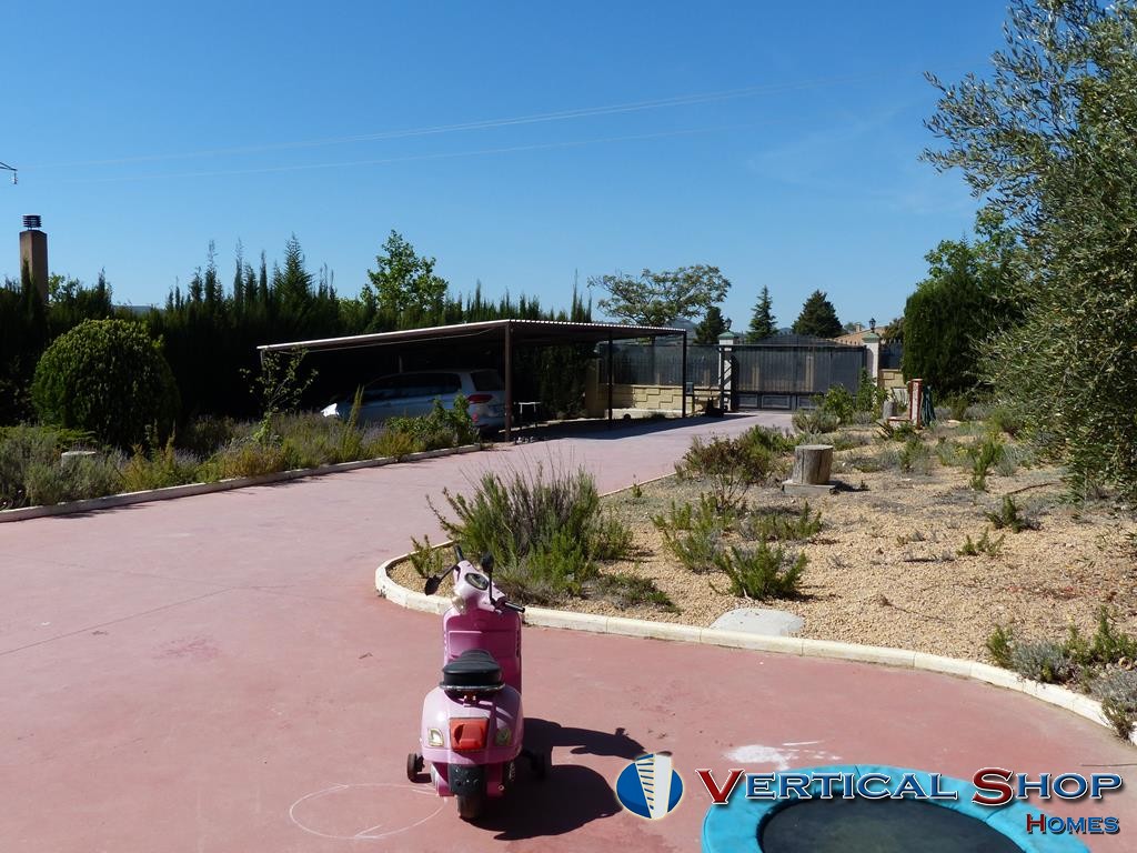 For sale of chalet in Caudete
