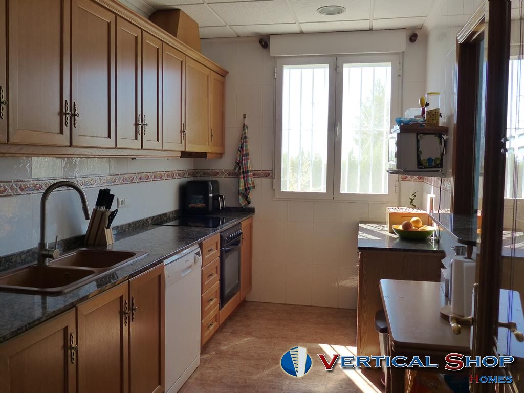 For sale of chalet in Caudete